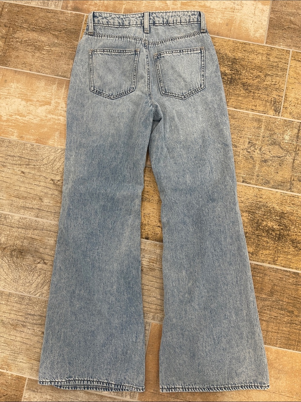 SO Light Wash Distressed Mid Rise Slouchy Flare Jeans Size 3/26 - Picture 2 of 5